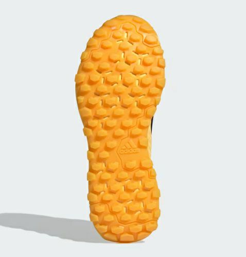 アディダス ヤングスター コアブラック ゼロメタリック ジュニア 2024