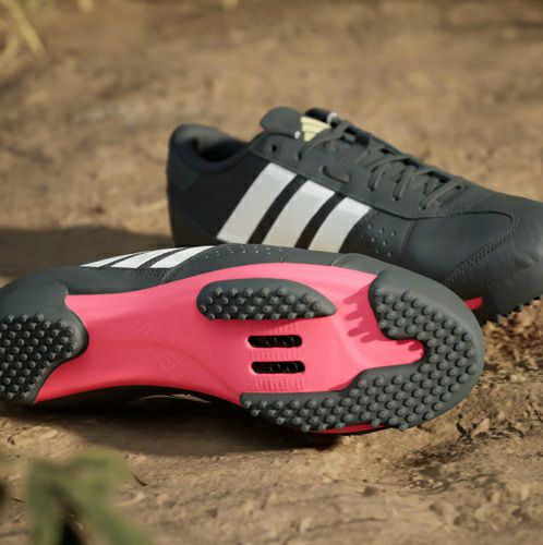 アディダス ヘリテージツアー サイクリングシューズ 2025